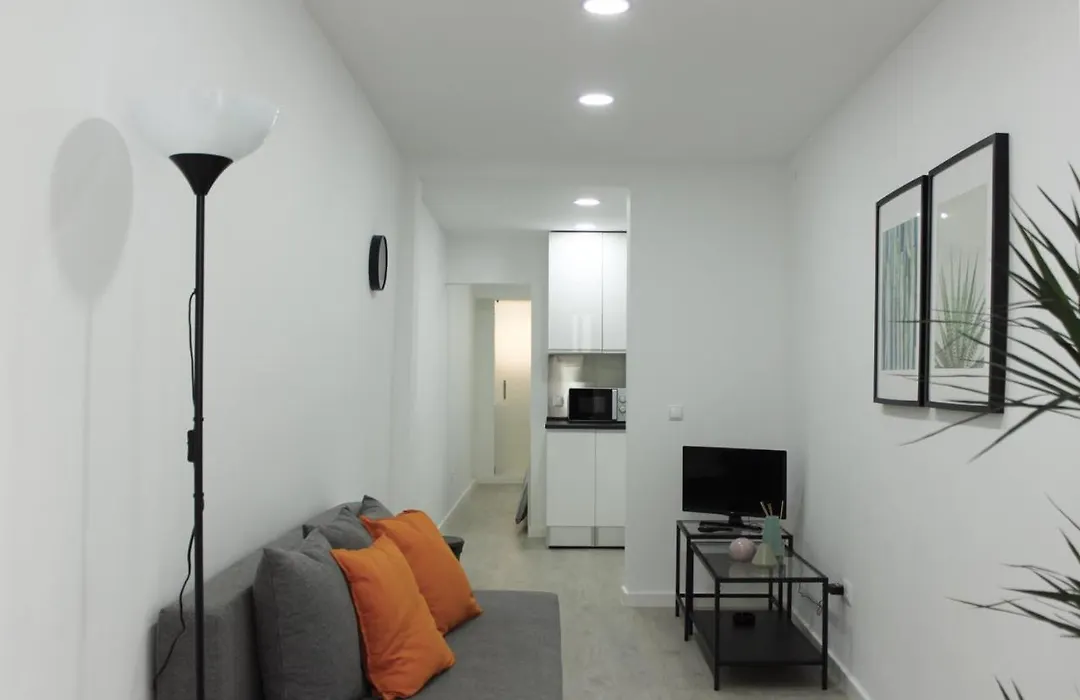 Principe Real - Nice And Cozy Private Apartment-1